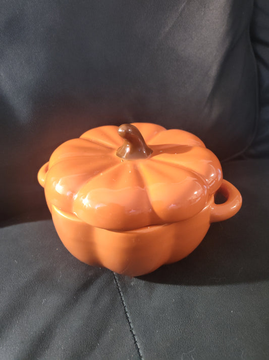 Fall-Themed Pumpkin Candles – Embrace the Cozy Season